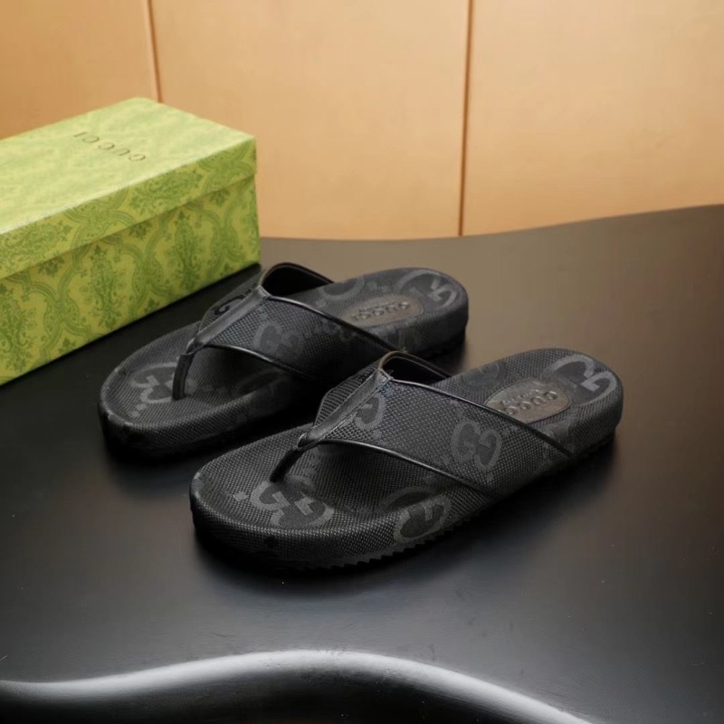 G*u*i slippers